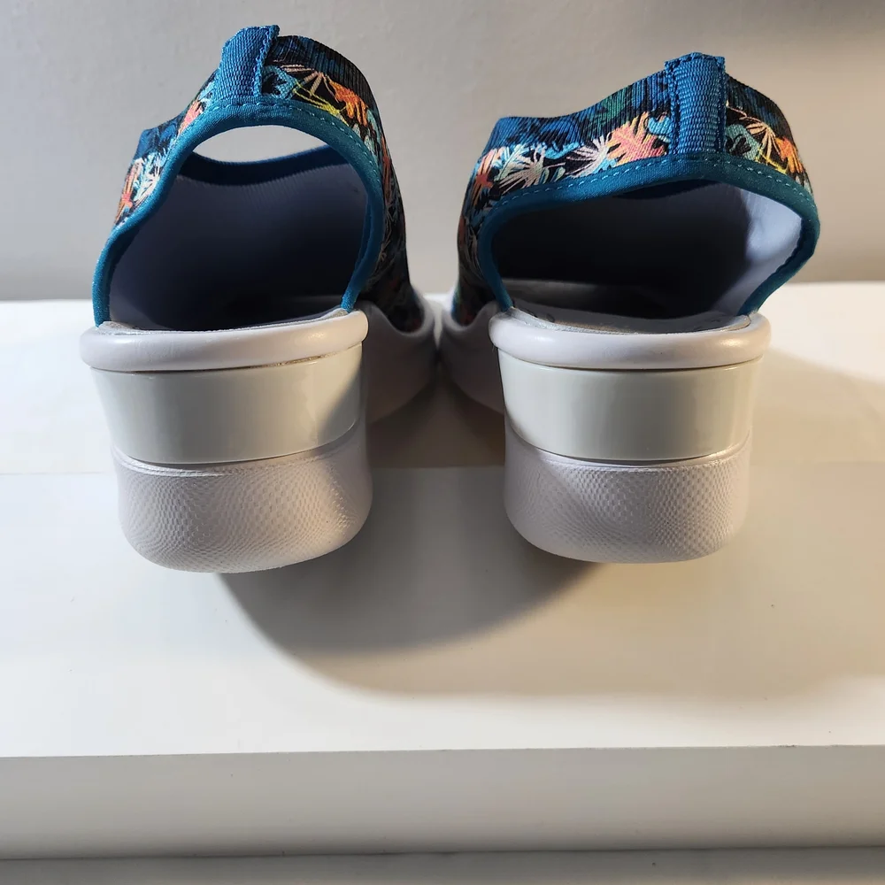 Bzees Tropical Leaf Print Slip‑On Mule‎ Wedge Women’s Size 7.5 Comfort Rare